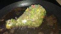 Pakai bubuk sereal warna-warni, ayam goreng ini berbalut tepung manis. Foto: Istimewa