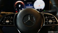 Konsumsi BBM-nya diklaim mencapai 5,6-5,4 liter per 100 km.