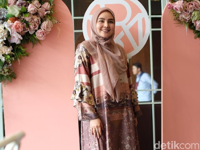 Ria Miranda Ungkap Fenomena Bajunya Dijual Lagi Hingga 5 Kali Lebih Mahal 