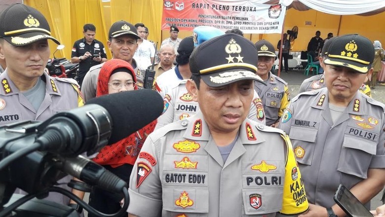 Kapolda Metro Imbau Tempuh Jalur Hukum Jika Tak Puas Hasil Pemilu Kapolda Metro Imbau Tempuh Jalur Hukum Jika Tak Puas Hasil Pemilu