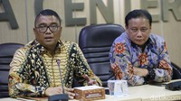 Hal itulah yang membuat Bawaslu bertindak untuk mencabut akreditasi situs tersebut. Di sisi lain, Afif mengatakan tindakan pencabutan izin itu juga untuk mencegah adanya persepsi publik soal posisi keberpihakan Bawaslu. Sebab, logo Bawaslu juga dicantumkan di dalamnya. 