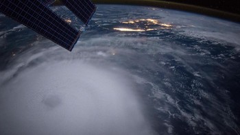 Badai Joaquin pada tahun 2015 yang dipotret dari ISS. Foto : NASA