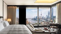 Kemudian ada Bulgari Hotel di Shanghai yang memiliki 48 lantai dan 82 kamar. Desain hotel yang simpel dan mewah membuatnya begitu spesial (Bulgari)
