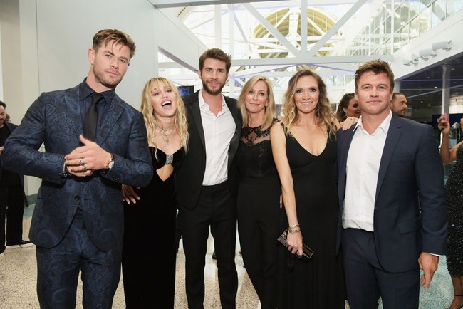 Potret kakak-beradik Hemsworth bersama pasangan mereka di premier Avengers: Endgame. Selain Chris dan Liam, ada pula Luke Hemsworth yang juga seorang aktor. Siapa favoritmu? (Foto: Getty Images)