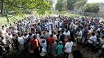 Iring-iringan Peti Jenazah di Pemakaman Korban Bom Paskah Sri Lanka