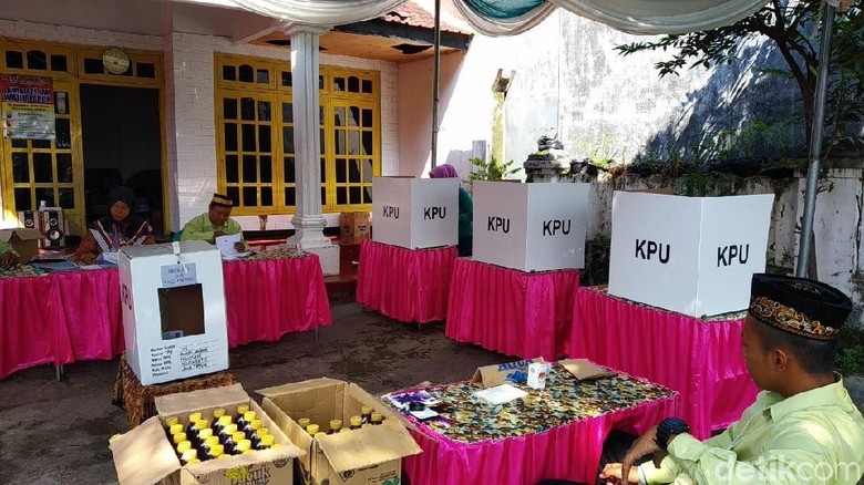 Suara Jokowi Tetap Unggul di Coblosan Ulang Mojokerto Suara Jokowi Tetap Unggul di Coblosan Ulang Mojokerto