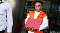 Sudirno diperiksa dalam kasus suap promosi dan mutasi jabatan di lingkungan Kabupaten Klaten yang melibatkan Sri Hartini, Bupati Klaten saat itu.