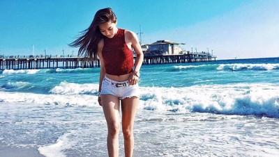 Foto: Gaya Liburan Aktris Seksi Korsel, Kim Hee Jeong