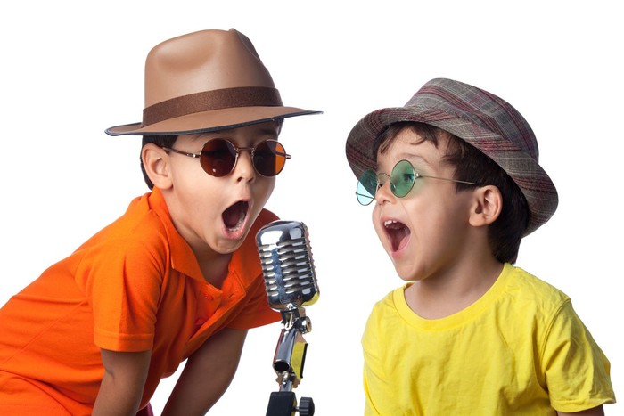 ilustrasi anak main musik