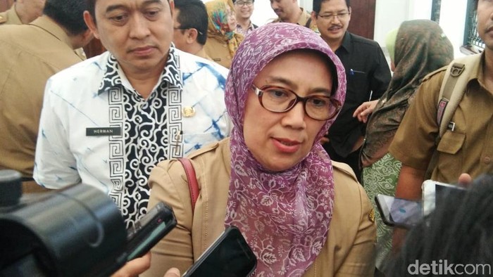 Kadisdik Jabar Dewi Sartika.