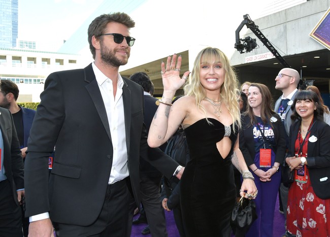 Para bintang Hollywood bertaburan di premier Avengers: Endgame yang digelar di Los Angeles Convention Center, Los Angeles, California, AS, Senin (22/4/2019). Tanpa terkecuali penyanyi Miley Cyrus dan suaminya, aktor Liam Hemsworth. (Foto: Getty Images)