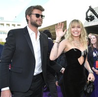 Para bintang Hollywood bertaburan di premier Avengers: Endgame yang digelar di Los Angeles Convention Center, Los Angeles, California, AS, Senin (22/4/2019). Tanpa terkecuali penyanyi Miley Cyrus dan suaminya, aktor Liam Hemsworth. (Foto: Getty Images)