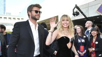 Miley Cyrus turut hadir menemani suaminya, Liam Hemsworth di acara Avengers: Endgame. Keduanya tampak sangat bahagia dan serasi. Foto: Getty Images