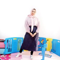 Ia berhasil meraih gelar S2, menulis buku, hingga mendirikan perusahaan Thisable Enterprise. Sosoknya begitu menginspirasi banyak orang. (Foto: Instagram/@angkie.yudistia)