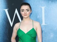 Maisie Williams Tampil Topless di Biopik Sex Pistol