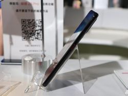 Penampakan Lenovo Z6 Pro, Ponsel Gahar Punya 5 Kamera