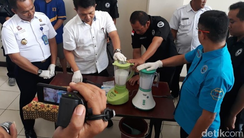 BNN Banten Tangkap Pria Nyabu Bersama 3 Oknum Polisi BNN Banten Tangkap Pria Nyabu Bersama 3 Oknum Polisi