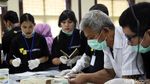 Serunya Belajar Merawat Lukisan