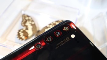 Kamera keduanya 16 MP ultra wide angle dengan aperture f.2.2. Lalu ada kamera 8 MP telephoto dengan aperture f/2.4.  Foto: Sina Mobile