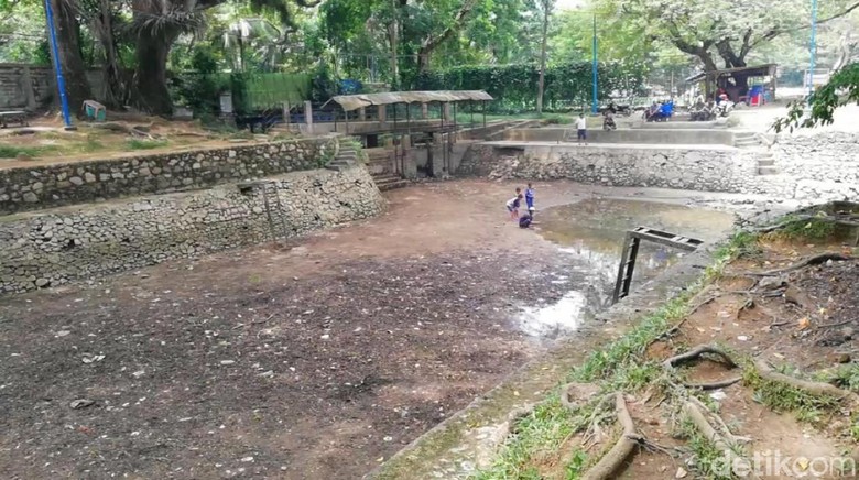 kolam pemandian di Mata Ie Kecamatan Darul Imarah (Agus Setyadi/detikTravel) kolam pemandian di Mata Ie Kecamatan Darul Imarah (Agus Setyadi/detikTravel)