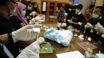 Serunya Belajar Merawat Lukisan
