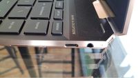 Laptop Super Tipis dengan Baterai Tahan Lama Andalan Pebisnis