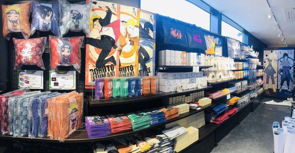 Di sini juga ada beberapa toko dengan beragam pernak-pernik berbau Naruto yang bisa kamu kunjungi. (Nijigen no Mori/Facebook/Twitter)