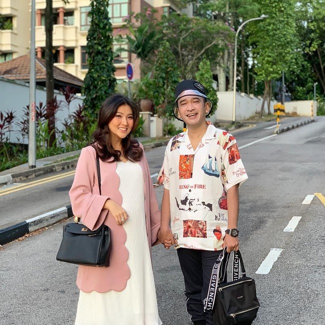8 Potret Perjalanan Cinta Sarwendah & Ruben Onsu, Dulu Bucin Kini Gugat Cerai