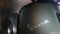 Di pasar Thailand, Vespa Notte 150 dibanderol 130.000 baht atau bila dirupiahkan menjadi Rp 57 Jutaan. Sementara di Indonesia ditawarkan dengan harga Rp 48,5 Juta (OTR Jakarta) berbeda Rp 500 ribu dengan Sprint S pun ditambah aransi selama 3 tahun untuk pemeriksaan berkala dan suku cadang. Foto: Ridwan Arifin
