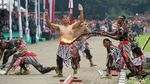 Aksi Prajurit Kopassus Unjuk Kekuatan di HUT ke-67