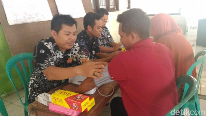 Petugas Pemilu di Banjarnegara Dicek Kesehatannya