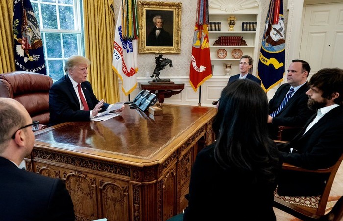 Pertemuan Trump dengan Dorsey. Foto: Twitter Pertemuan Trump dengan Dorsey. Foto: Twitter