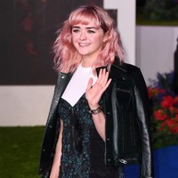 Episode ini pun menjadi adegan pertama Maisie tampil tak berbusana. Foto: Getty Images