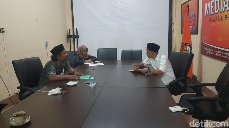 Caleg Ini Curhat ke Bawaslu Banten, Ngaku Kalah karena Politik Uang Caleg Ini Curhat ke Bawaslu Banten, Ngaku Kalah karena Politik Uang