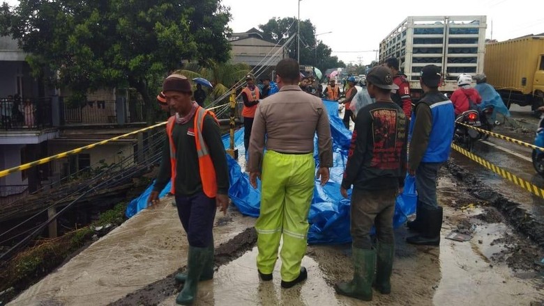 Longsor Terjadi di Caringin Bogor Longsor Terjadi di Caringin Bogor