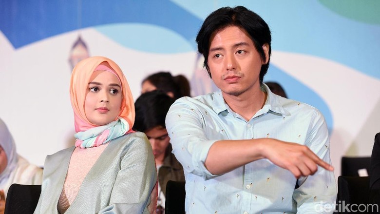 Cut Meyriska dan Roger Danuarta Foto: Noel/detikFoto Cut Meyriska dan Roger Danuarta Foto: Noel/detikFoto