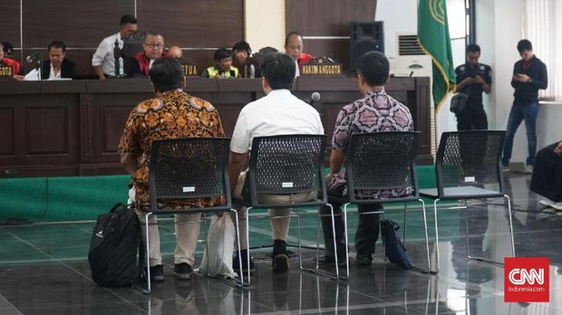 Para saksi dalam sidang lanjutan Bahar Smith, Rabu (24/4).