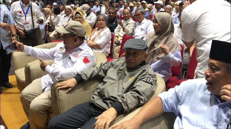 Amien Rais-Djoko Santoso Hadiri Syukuran Klaim Kemenangan Prabowo di TMII Amien Rais-Djoko Santoso Hadiri Syukuran Klaim Kemenangan Prabowo di TMII