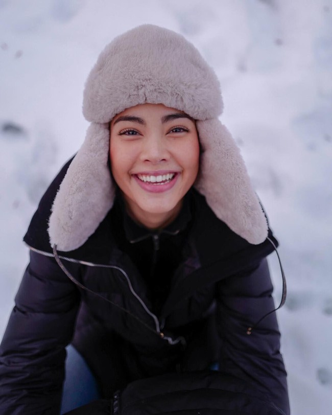 Aktris dan model blasteran Thailand dan Norwegia, Urassaya Sperbund, menempati posisi tiga. Wanita 26 tahun ini pernah memenangkan penghargaan TV Gold Award untuk Pemeran Utama Wanita Terbaik. Foto: Instagram/@urassayas