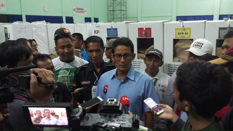 Jokowi-Zulhas Berbincang di Istana, Sandiaga Tak Khawatir Jokowi-Zulhas Berbincang di Istana, Sandiaga Tak Khawatir