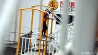 JPO di lokasi itu diperlukan menyusul tingginya jumlah penyeberang jalan dari kawasan ruko Ahmad Yani.