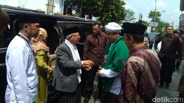 Maruf Amin Hadiri Tasyakuran Ulama di Yogya Atas Kemenangan Pilpres 2019 Maruf Amin Hadiri Tasyakuran Ulama di Yogya Atas Kemenangan Pilpres 2019