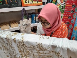 Keindahan Batik Khas Bekasi dari Tangan Terampil Difabel