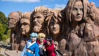 Sesuai dengan namanya, di sini kamu bisa melihat semua hal yang berhubungan dengan karakter manga Naruto. Seperti gerbang Desa Konoha, Hokage Rock, Hidden Leaf Village, serta patung-patung mahluk yang ada dalam cerita Naruto. (Nijigen no Mori/Facebook/Twitter)