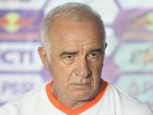 Mario Gomez Kangen Bobotoh, Kode Mau Latih Persib Lagi?