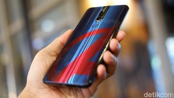 Oppo menyematkan RAM 6 GB dan 128 GB. Foto: Adi Fida Rahman/detikINET