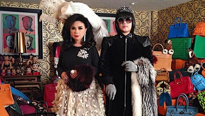 Ini Pria Crazy Rich Asians dan Ibunya yang Selalu Matching Bawa Tas Mewah