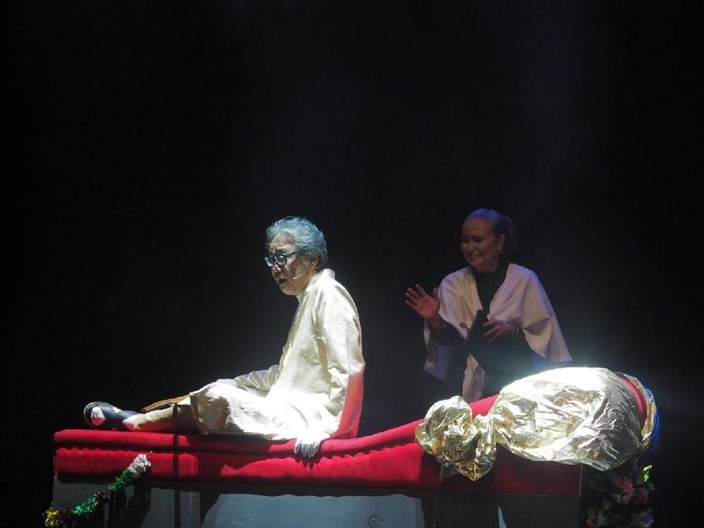 Pentas Para Pensiunan 2049 Jadi Perayaan 36 Tahun Teater Gandrik Pentas Para Pensiunan 2049 Jadi Perayaan 36 Tahun Teater Gandrik