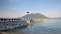 Sekarang Pulau Seno punya dermaga untuk kapal berlabuh. (dtraveler)