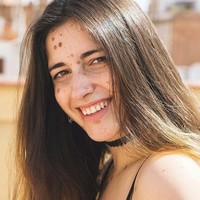 Sering dipandangi bahkan ditertawakan, remaja 17 tahun ini sempat merasa dirinya seperti monster. Tapi setelah bisa menerima kondisi tersebut, ia pun lebih percaya diri dengan penampilan. Bahkan Alba berani mengunggah foto tubuhnya yang penuh tanda lahir di media sosialnya. Foto: Instagram @albaparejo_